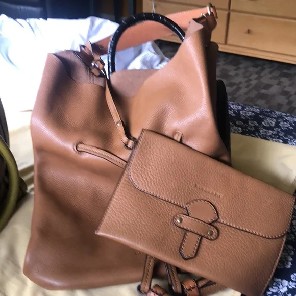 Burberry tan leather, very soft and in excellent condition.No dust can’t find it - Picture 4 of 4